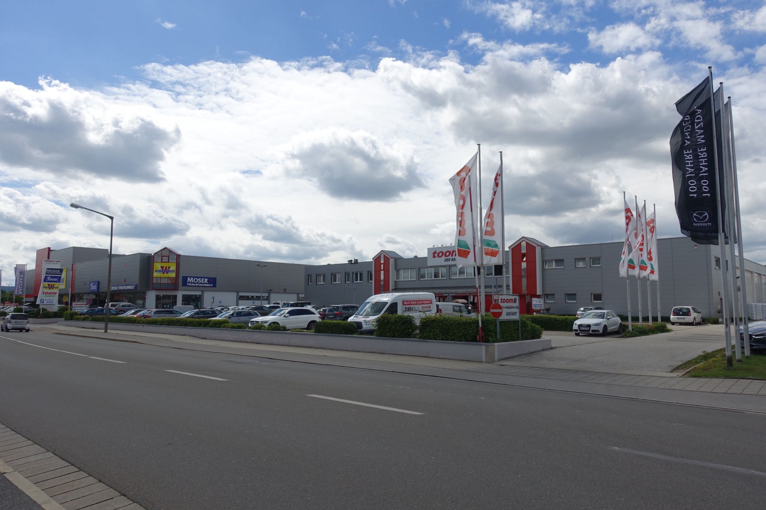Fachmarktzentrum in Neumarkt