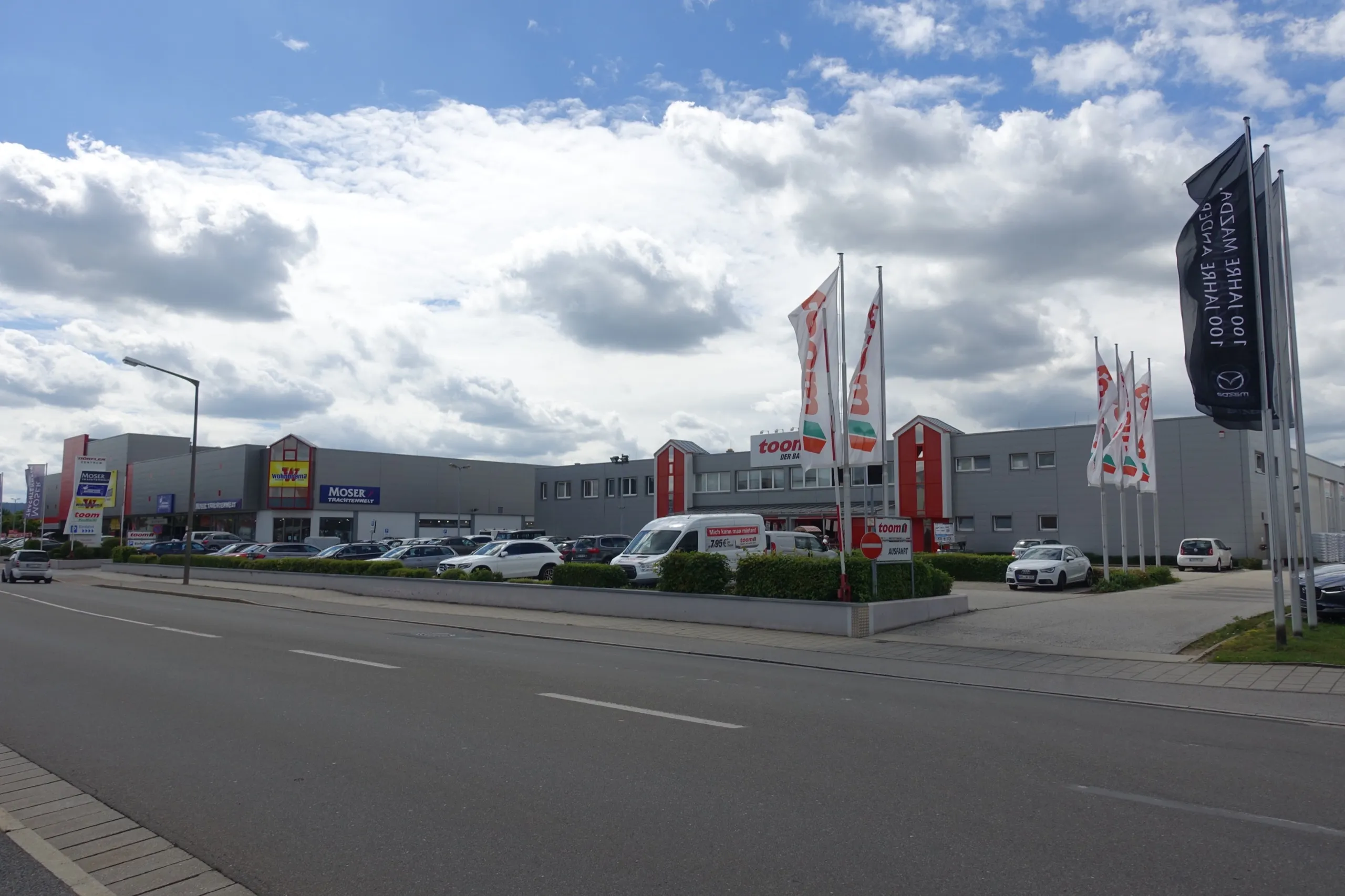 Fachmarktzentrum in Neumarkt